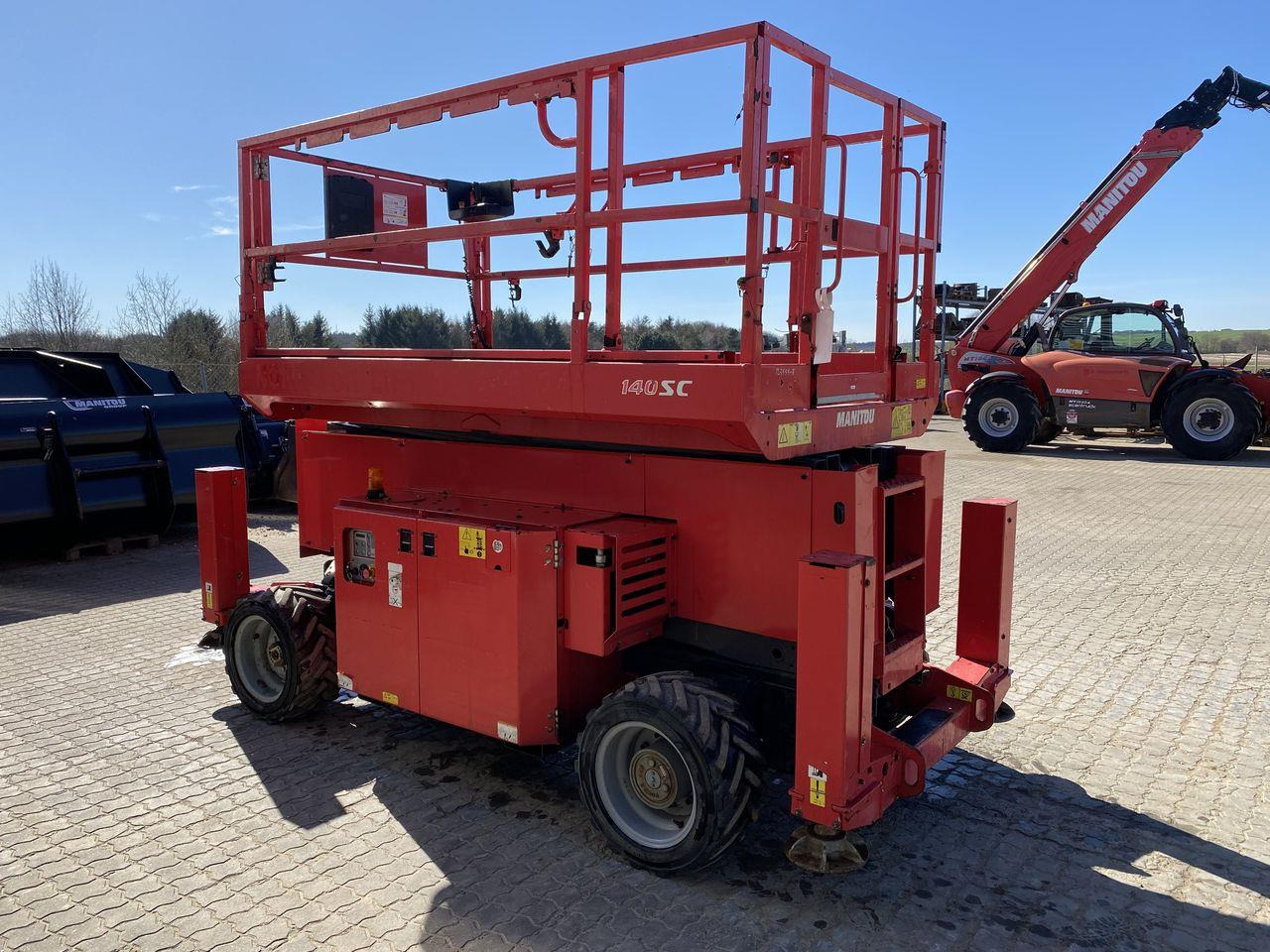 Manitou 140SC - Nůžková plošina: obrázek 5 Manitou 140SC - Nůžková plošina: obrázek 5