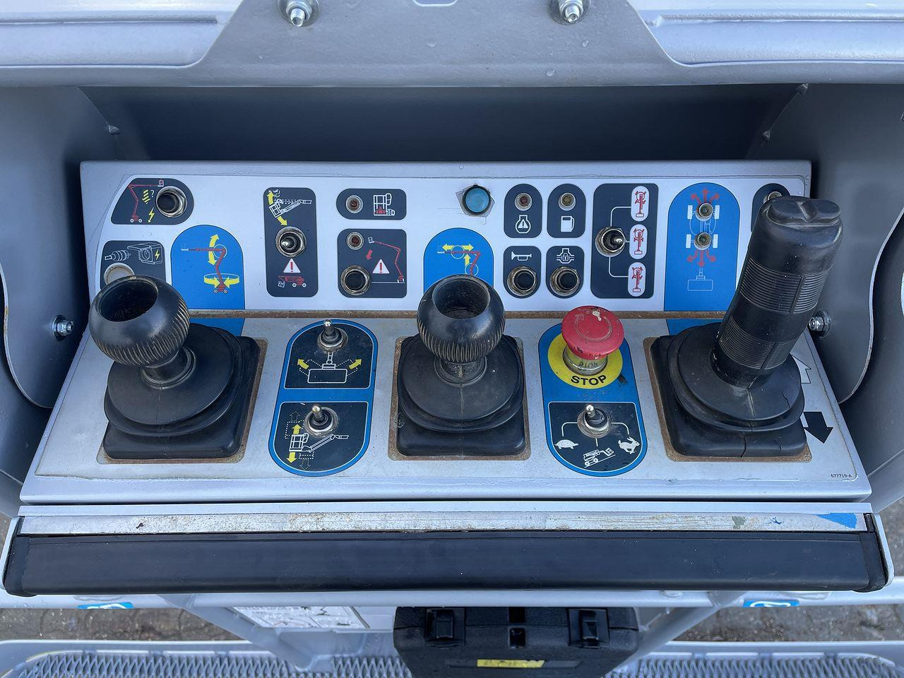 Manitou 160ATJ RC - Kloubová plošina: obrázek 3 Manitou 160ATJ RC - Kloubová plošina: obrázek 3