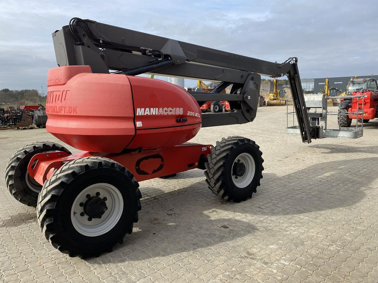 Manitou 200ATJ RC - Kloubová plošina: obrázek 4 Manitou 200ATJ RC - Kloubová plošina: obrázek 4
