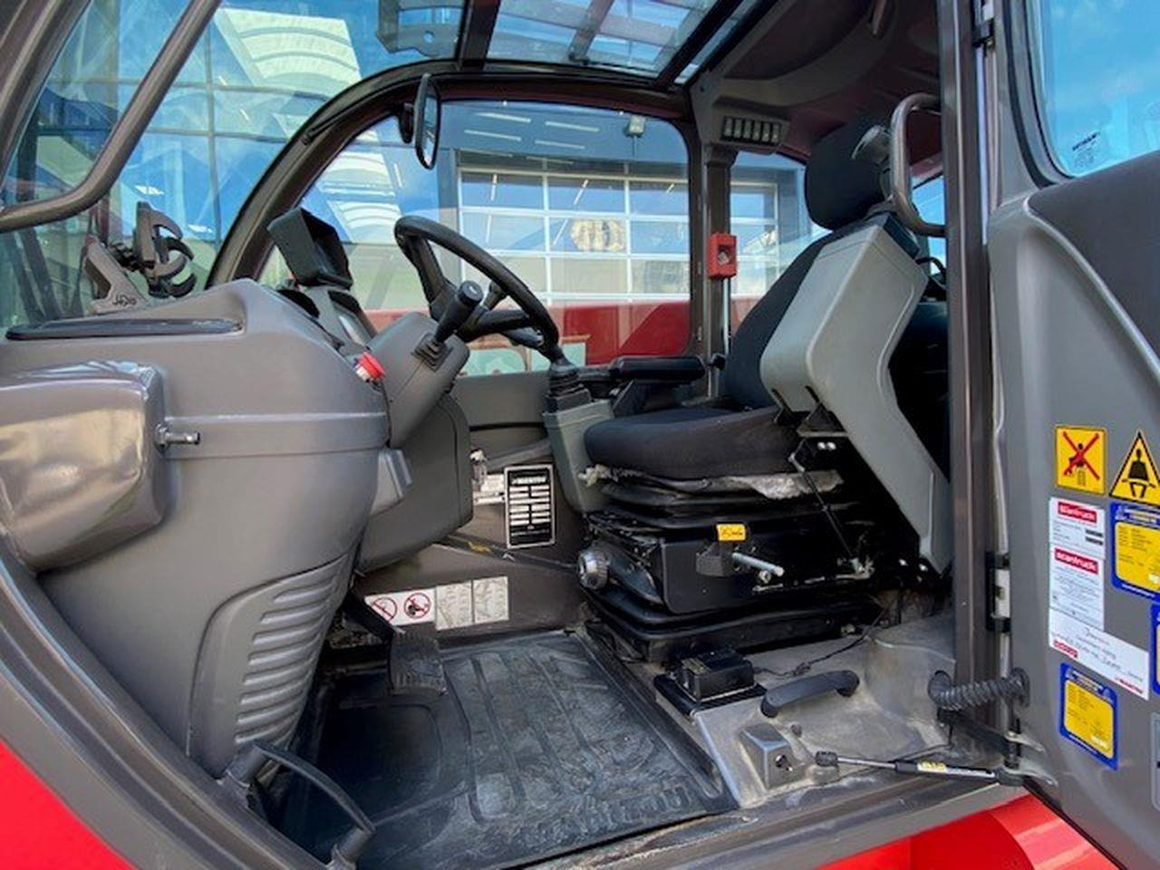 Manitou MRT2470 P+ - Teleskopický manipulátor: obrázek 5 Manitou MRT2470 P+ - Teleskopický manipulátor: obrázek 5