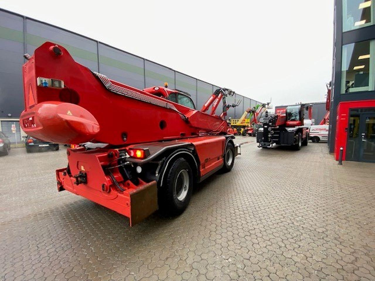 Manitou MRT2470P+ ST4 - Teleskopický manipulátor: obrázek 3 Manitou MRT2470P+ ST4 - Teleskopický manipulátor: obrázek 3