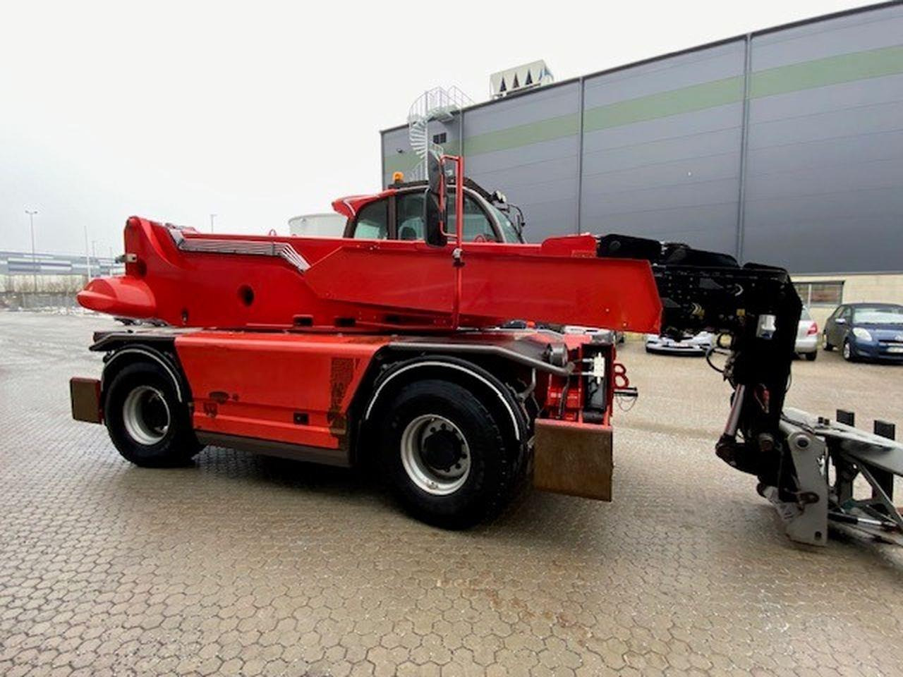 Manitou MRT2470P+ ST4 - Teleskopický manipulátor: obrázek 4 Manitou MRT2470P+ ST4 - Teleskopický manipulátor: obrázek 4