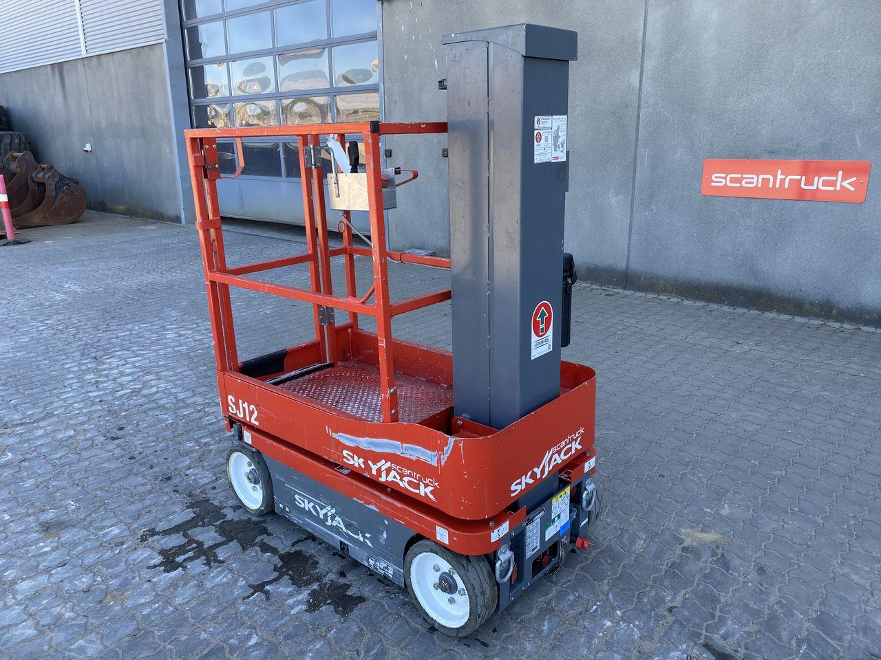 Skyjack SJ12 - Vertikální sloupový výtah: obrázek 2 Skyjack SJ12 - Vertikální sloupový výtah: obrázek 2