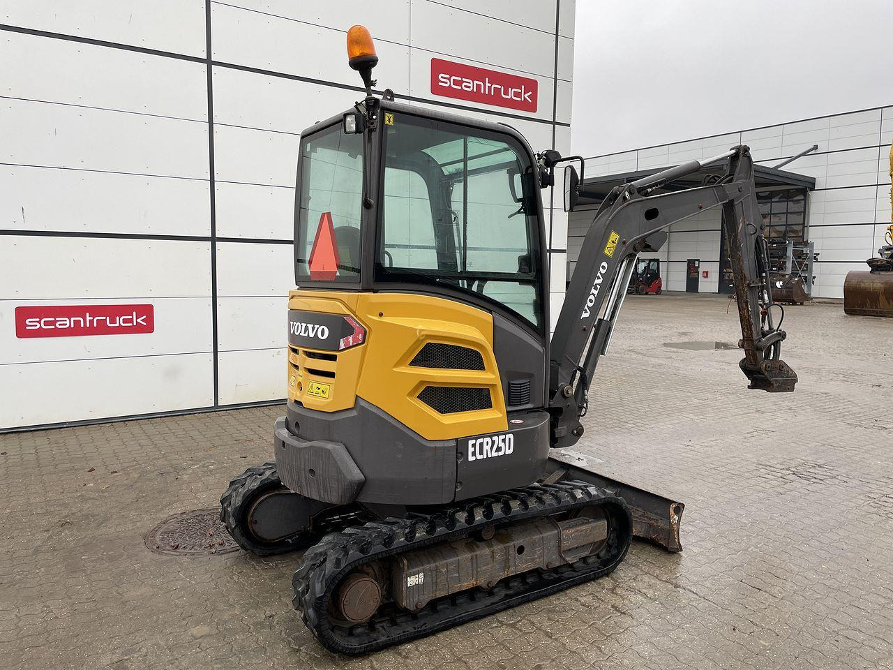 Volvo ECR25 - Mini rýpadlo: obrázek 4 Volvo ECR25 - Mini rýpadlo: obrázek 4