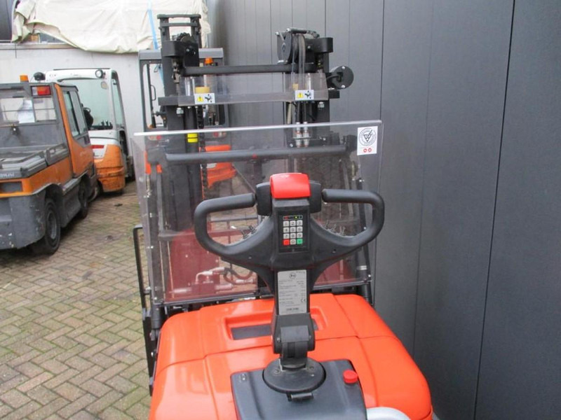 BT SPE 120 XR - Reach stacker: obrázek 4 BT SPE 120 XR - Reach stacker: obrázek 4