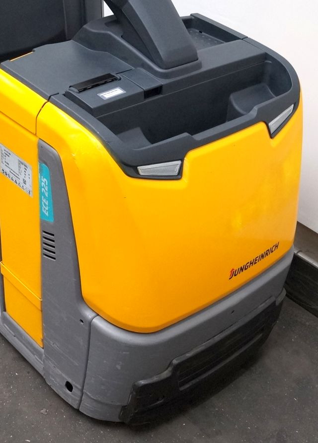Jungheinrich ECE225 - Vychystávací vozík: obrázek 4 Jungheinrich ECE225 - Vychystávací vozík: obrázek 4