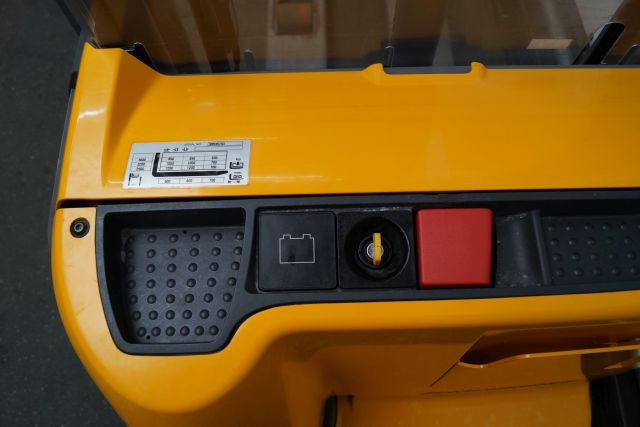 Jungheinrich EJC112 - Stohovací vozík: obrázek 4 Jungheinrich EJC112 - Stohovací vozík: obrázek 4