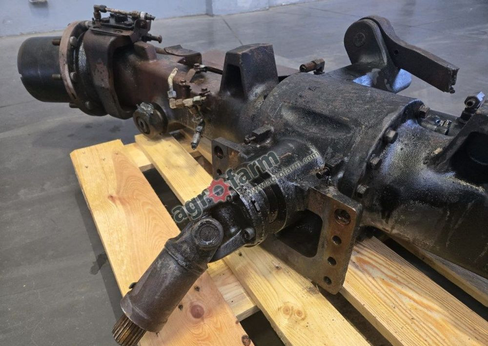 Przedni most Claas Arion 630 - Transmise: obrázek 4 Przedni most Claas Arion 630 - Transmise: obrázek 4