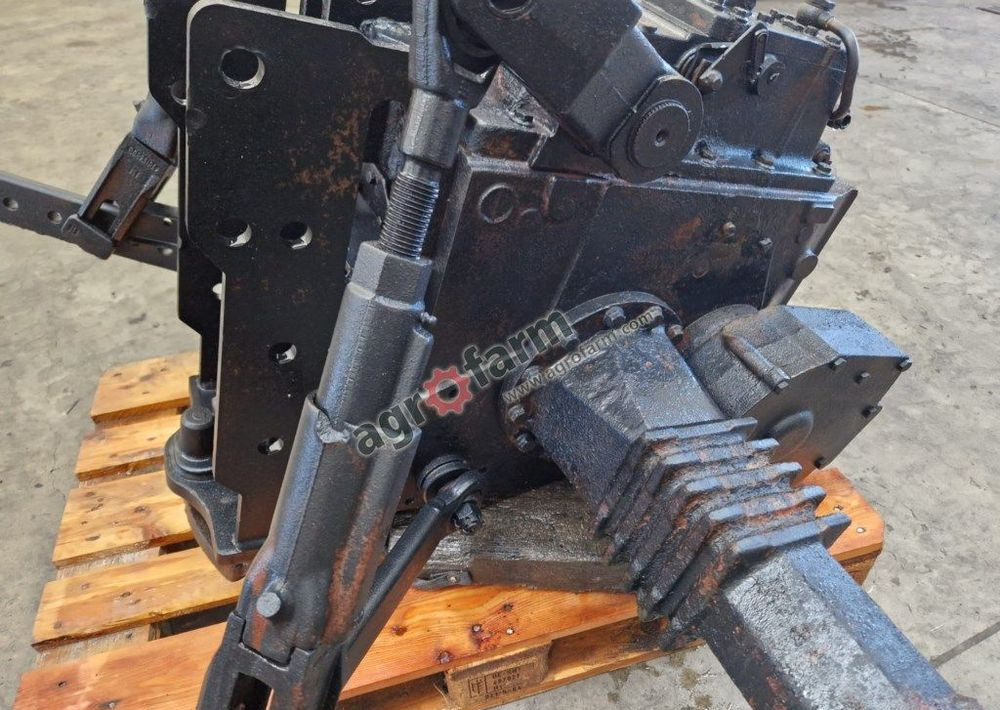 Tylny most John Deere 3310 - Transmise: obrázek 2 Tylny most John Deere 3310 - Transmise: obrázek 2