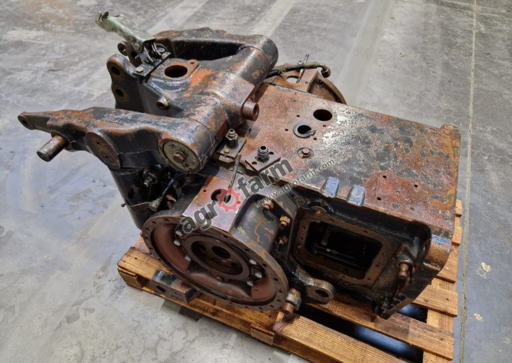 Tylny most Valtra 6400 - Převodovka: obrázek 1 Tylny most Valtra 6400 - Převodovka: obrázek 1