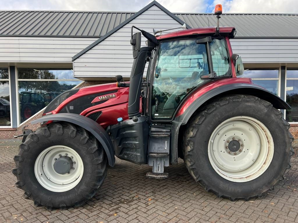 Valtra T 174 Versu - Traktor: obrázek 2 Valtra T 174 Versu - Traktor: obrázek 2