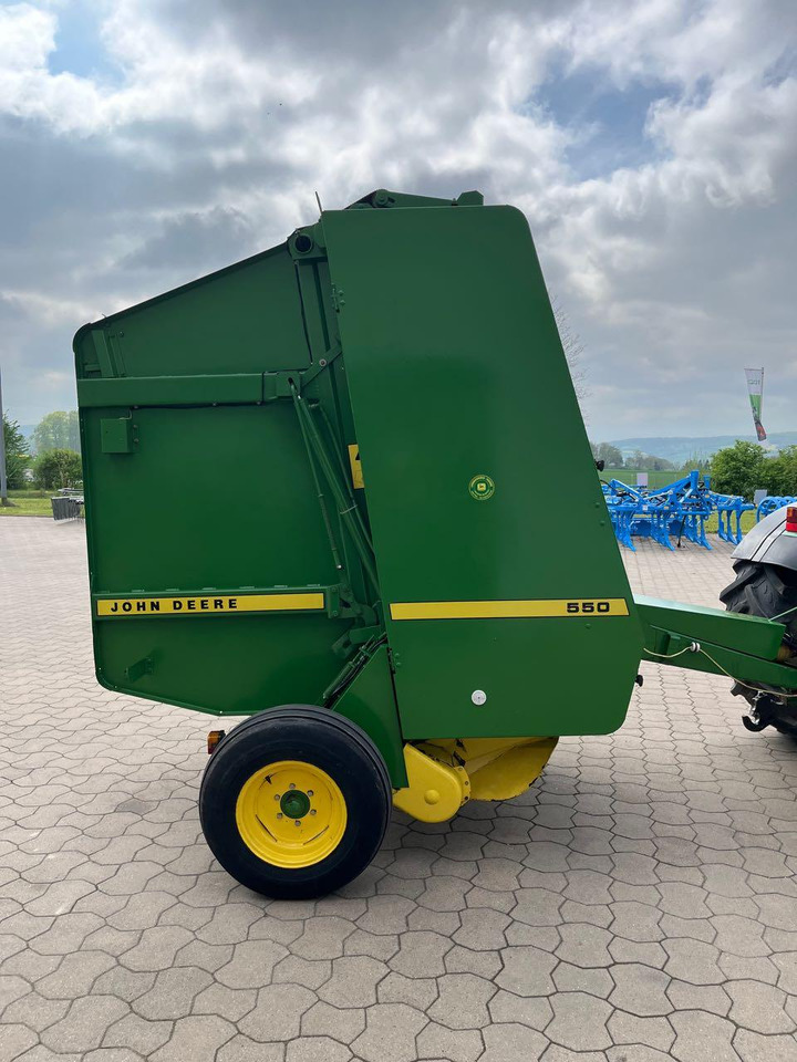 John Deere 550 - Lis na válcové balíky: obrázek 3 John Deere 550 - Lis na válcové balíky: obrázek 3