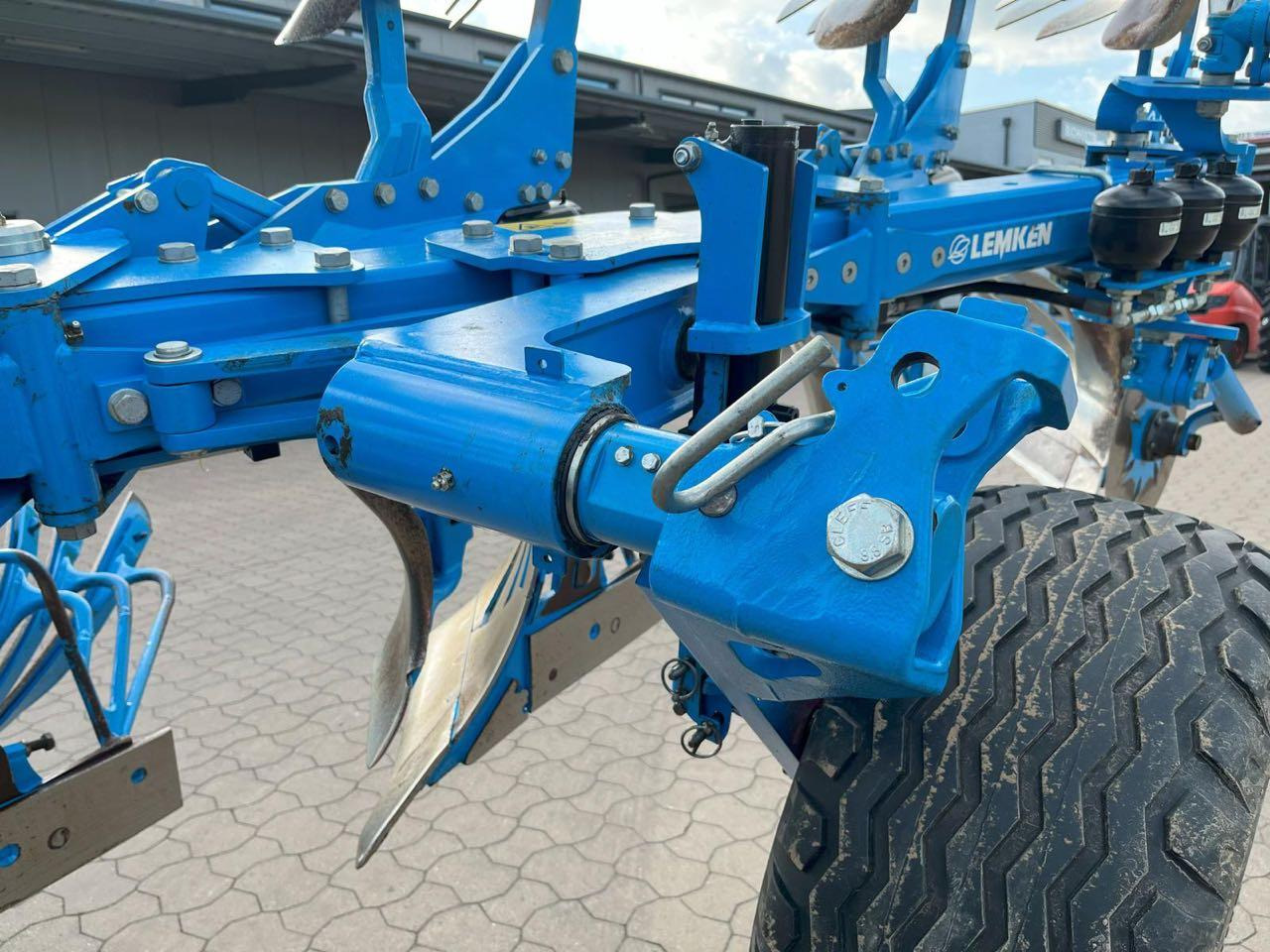 Lemken Juwel8VT5L100 - Pluh: obrázek 5 Lemken Juwel8VT5L100 - Pluh: obrázek 5