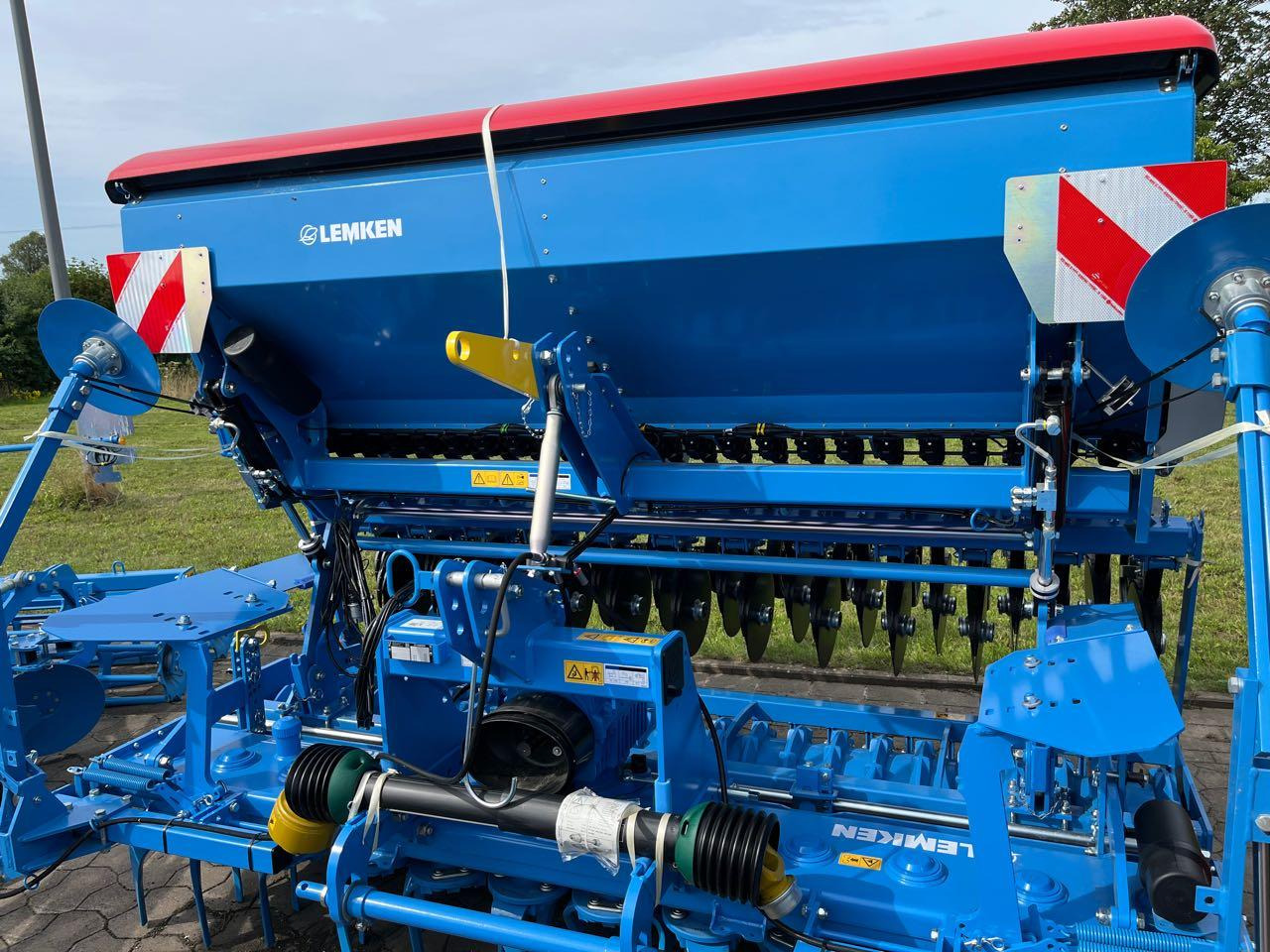 Lemken Zirkon 12/300 und Saphir 9/300 - Secí kombinace: obrázek 1 Lemken Zirkon 12/300 und Saphir 9/300 - Secí kombinace: obrázek 1