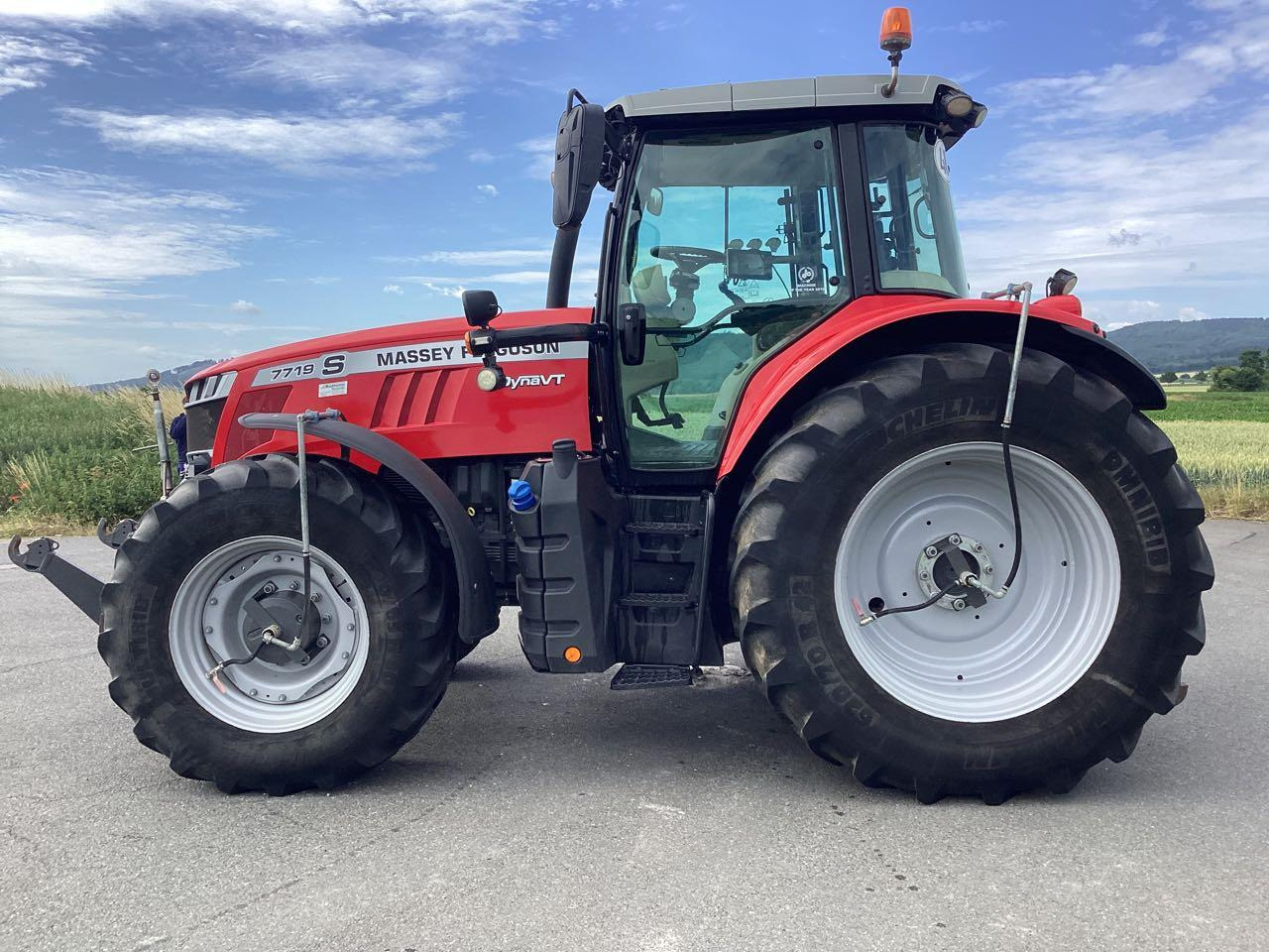 Massey Ferguson 7719 Exclusive Dyna VT - Traktor: obrázek 2 Massey Ferguson 7719 Exclusive Dyna VT - Traktor: obrázek 2