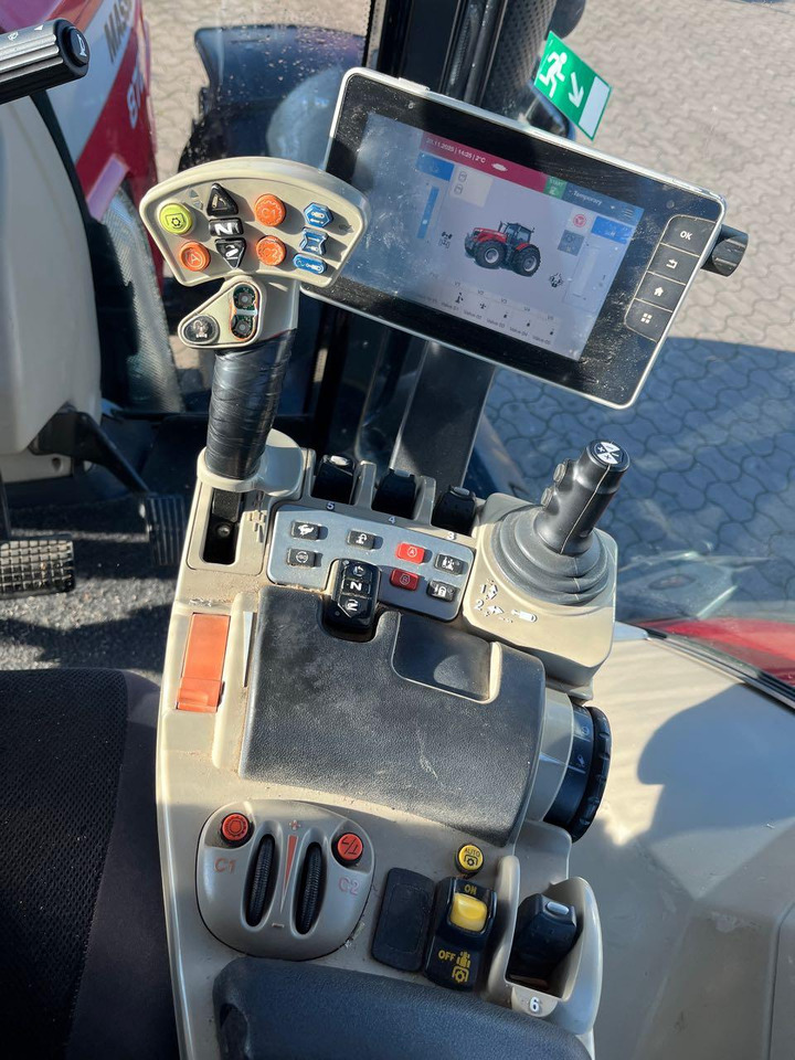 Massey Ferguson 8727 Dyna-VT - Traktor: obrázek 5 Massey Ferguson 8727 Dyna-VT - Traktor: obrázek 5