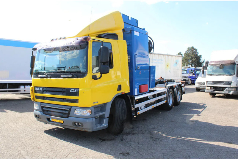 DAF CF 75 .310 + 6X2 STEERING - Vůz na odvoz odpadků: obrázek 4 DAF CF 75 .310 + 6X2 STEERING - Vůz na odvoz odpadků: obrázek 4