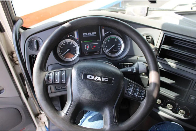 DAF XF 106.460 + Euro 6 + 6X2 + retarder + price is for complete incl combi - Plachtový nákladní auto: obrázek 5 DAF XF 106.460 + Euro 6 + 6X2 + retarder + price is for complete incl combi - Plachtový nákladní auto: obrázek 5