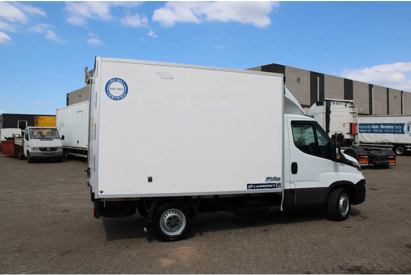 Iveco Daily 35S18 + carrier + electric + 3P - Chladící dodávka: obrázek 3 Iveco Daily 35S18 + carrier + electric + 3P - Chladící dodávka: obrázek 3