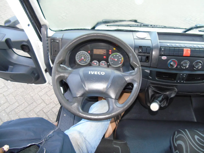 Iveco Eurocargo 80E18 + 3 SEATS - Skříňový nákladní auto: obrázek 4 Iveco Eurocargo 80E18 + 3 SEATS - Skříňový nákladní auto: obrázek 4