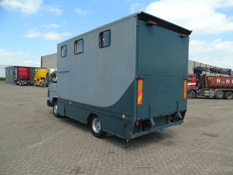 MAN 10 .150 + 2-3 HORSES + MANUAL - Auto na přepravu koní: obrázek 4 MAN 10 .150 + 2-3 HORSES + MANUAL - Auto na přepravu koní: obrázek 4