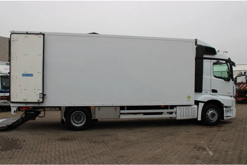 Mercedes-Benz Actros 2027 + EURO 6 + 19T - Chladírenský nákladní automobil: obrázek 4 Mercedes-Benz Actros 2027 + EURO 6 + 19T - Chladírenský nákladní automobil: obrázek 4