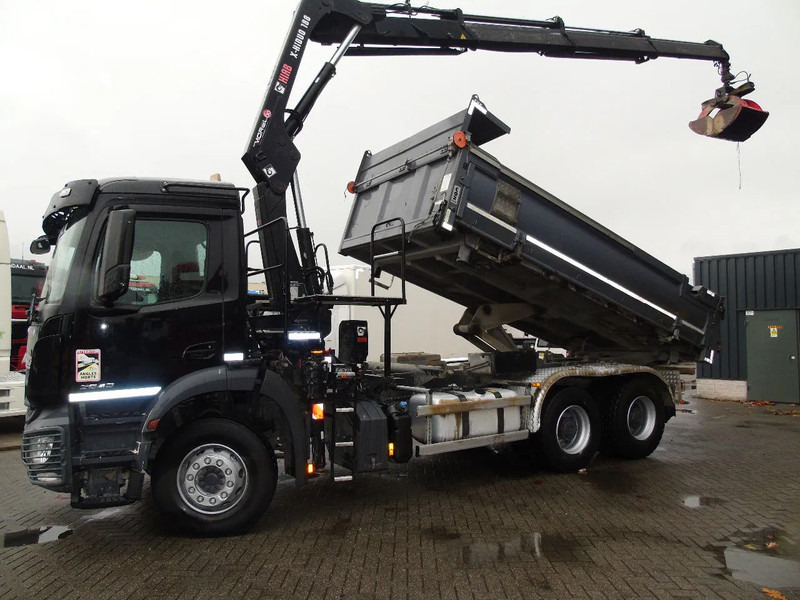 Mercedes-Benz Arocs 2643 + HIAB HIDUO 188B-3 + 6X4 + 3 SIDE TIPPER - Auto s hydraulickou rukou: obrázek 4 Mercedes-Benz Arocs 2643 + HIAB HIDUO 188B-3 + 6X4 + 3 SIDE TIPPER - Auto s hydraulickou rukou: obrázek 4
