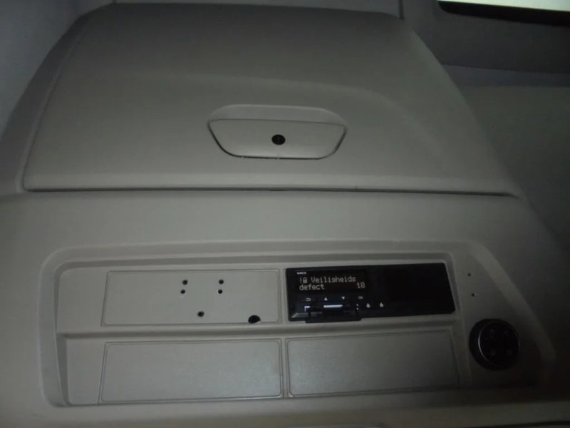 Tahač Iveco S-WAY 460+ Euro 6 + LNG + CNG + Retarder: obrázek 13 Tahač Iveco S-WAY 460+ Euro 6 + LNG + CNG + Retarder: obrázek 13