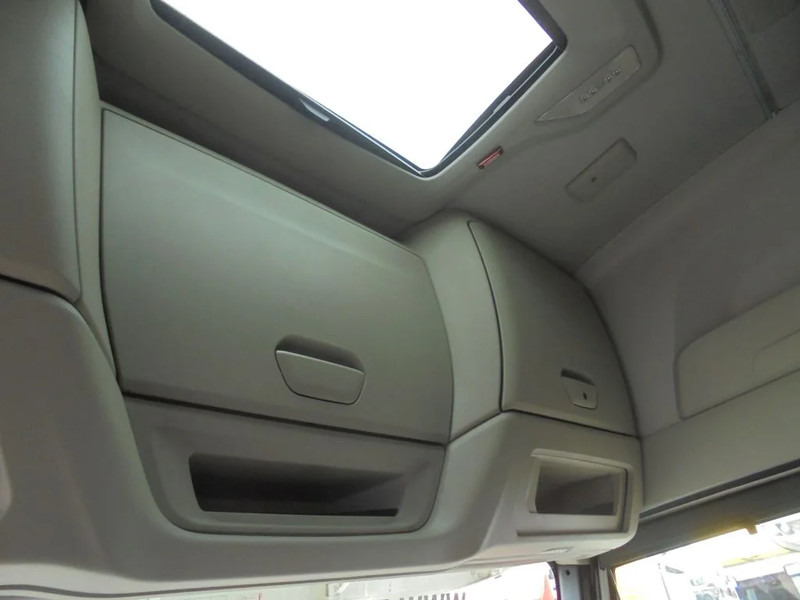 Tahač Iveco S-WAY 460+ Euro 6 + LNG + CNG + Retarder: obrázek 12 Tahač Iveco S-WAY 460+ Euro 6 + LNG + CNG + Retarder: obrázek 12