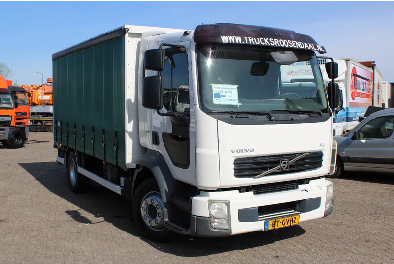 Volvo FL 12 .240 + LIFT + MANUAL - Plachtový nákladní auto: obrázek 2 Volvo FL 12 .240 + LIFT + MANUAL - Plachtový nákladní auto: obrázek 2