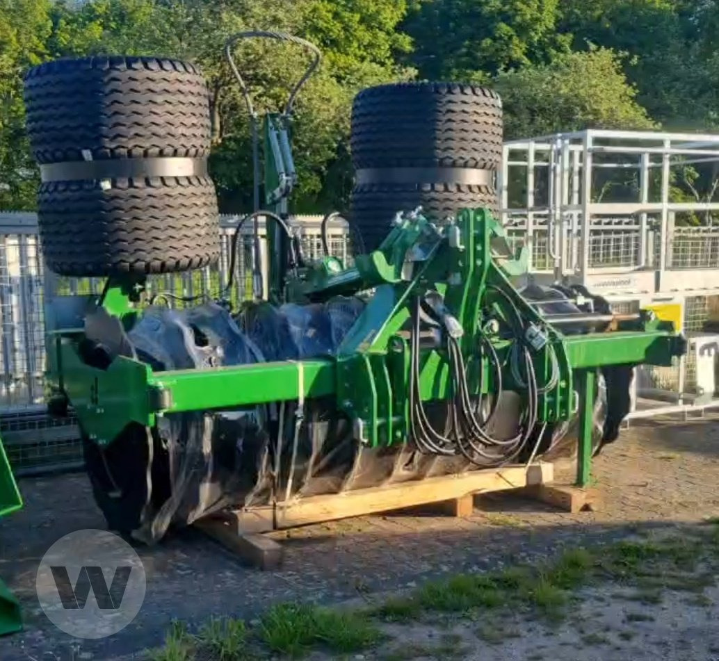Düvelsdorf SILAGEWALZE - Technika na siláž: obrázek 1 Düvelsdorf SILAGEWALZE - Technika na siláž: obrázek 1