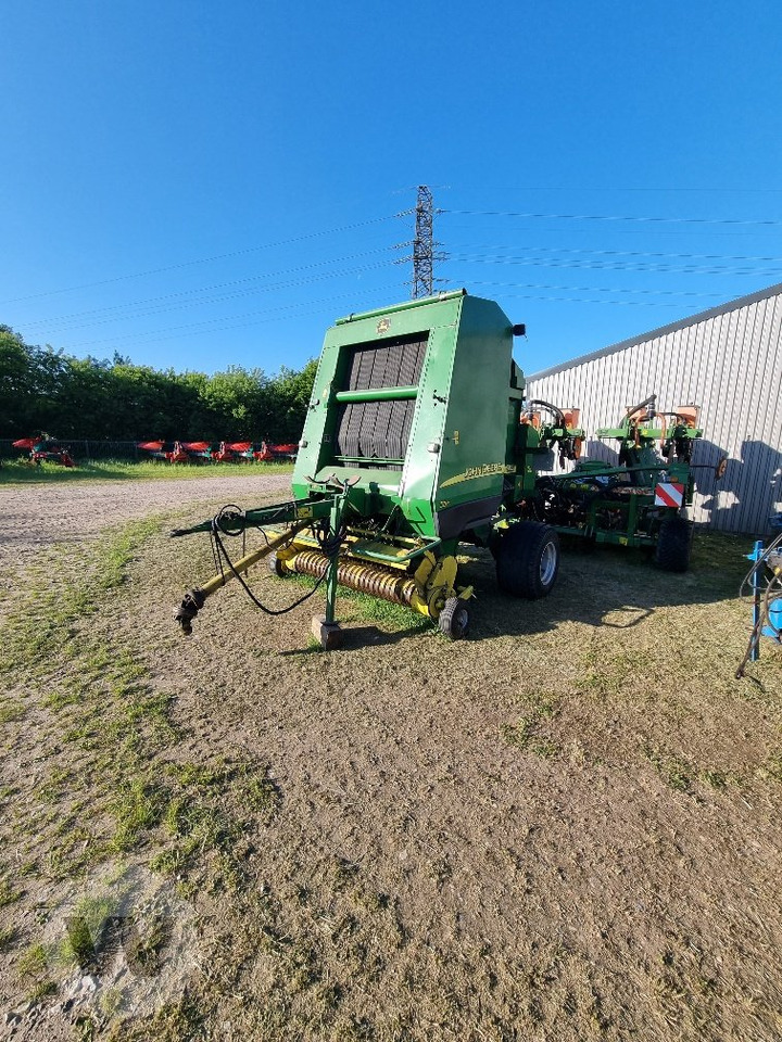 John Deere 592 - Lis na válcové balíky: obrázek 1 John Deere 592 - Lis na válcové balíky: obrázek 1