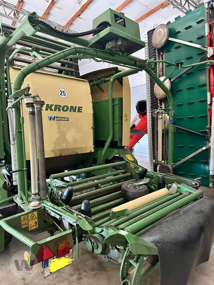 Krone Comprima CF 155 XC - Lis na válcové balíky: obrázek 3 Krone Comprima CF 155 XC - Lis na válcové balíky: obrázek 3