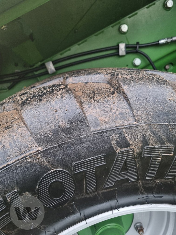 Krone Comprima CV 150 XC - Lis na válcové balíky: obrázek 5 Krone Comprima CV 150 XC - Lis na válcové balíky: obrázek 5