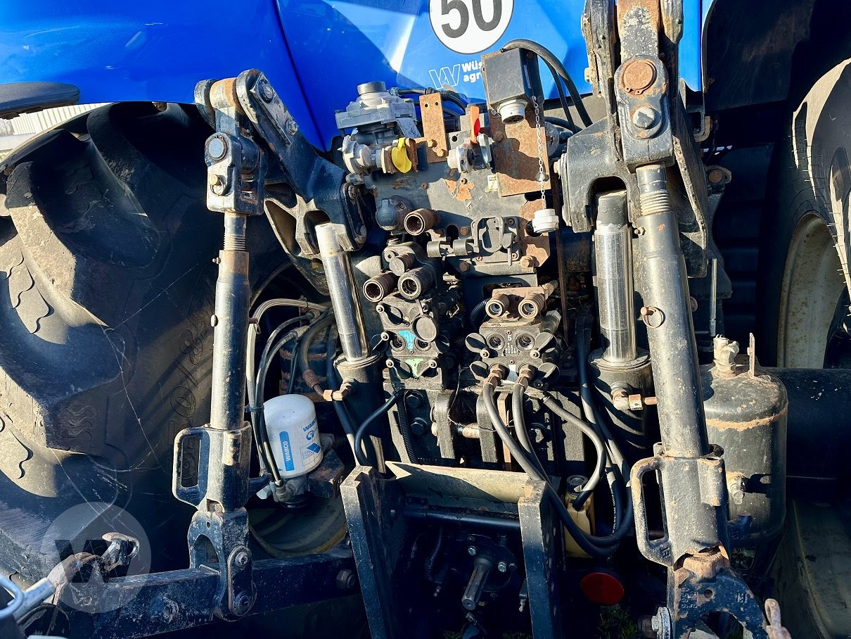 Traktor New Holland T 8.360: obrázek 14 Traktor New Holland T 8.360: obrázek 14