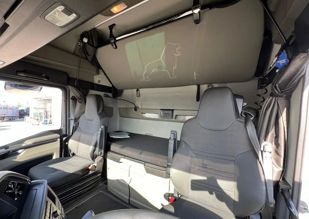 Plachtový nákladní auto, Plachtový přívěs MAN TGX 26.470 z przyczepą Redos: obrázek 7