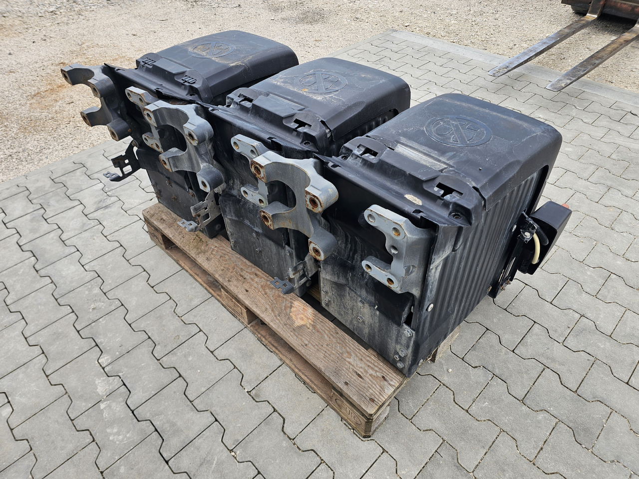 DAF XF106 EURO 6 / VERTICAL BATTERY BOX - Akumulátor: obrázek 3 DAF XF106 EURO 6 / VERTICAL BATTERY BOX - Akumulátor: obrázek 3
