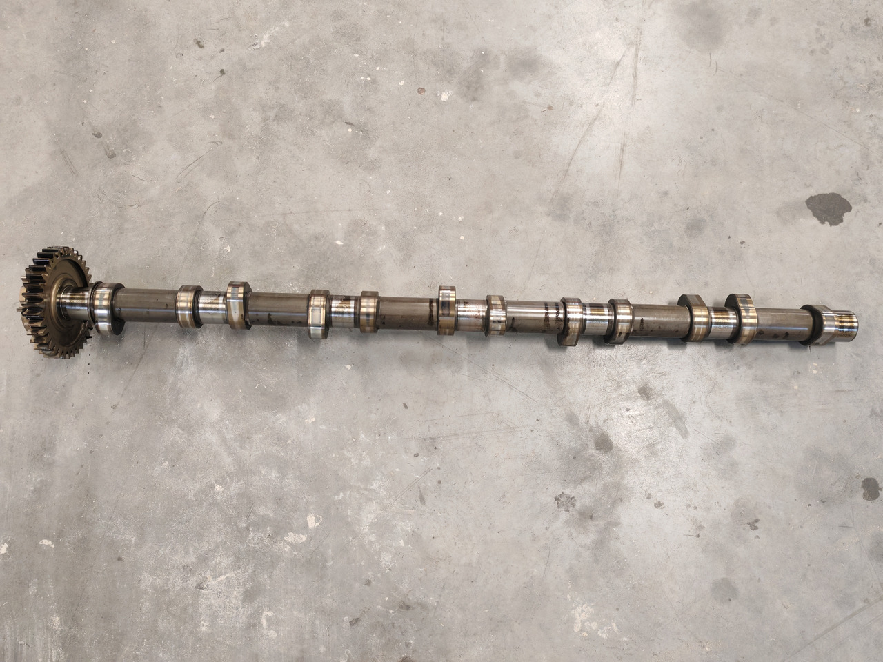 MAN TGS TGX EURO 6 / D2676LF / CAMSHAFT / 51044011023 - Rozvodový hřídel: obrázek 2 MAN TGS TGX EURO 6 / D2676LF / CAMSHAFT / 51044011023 - Rozvodový hřídel: obrázek 2