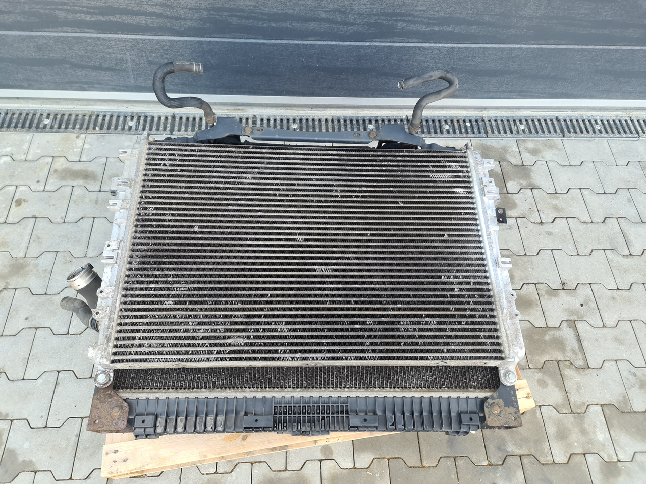 MERCEDES ATEGO ANTOS / EURO 6 / COOLER SET / INTERCOOLER / WATER COOLER / WORLDWIDE DELIVERY - Chladič: obrázek 3 MERCEDES ATEGO ANTOS / EURO 6 / COOLER SET / INTERCOOLER / WATER COOLER / WORLDWIDE DELIVERY - Chladič: obrázek 3