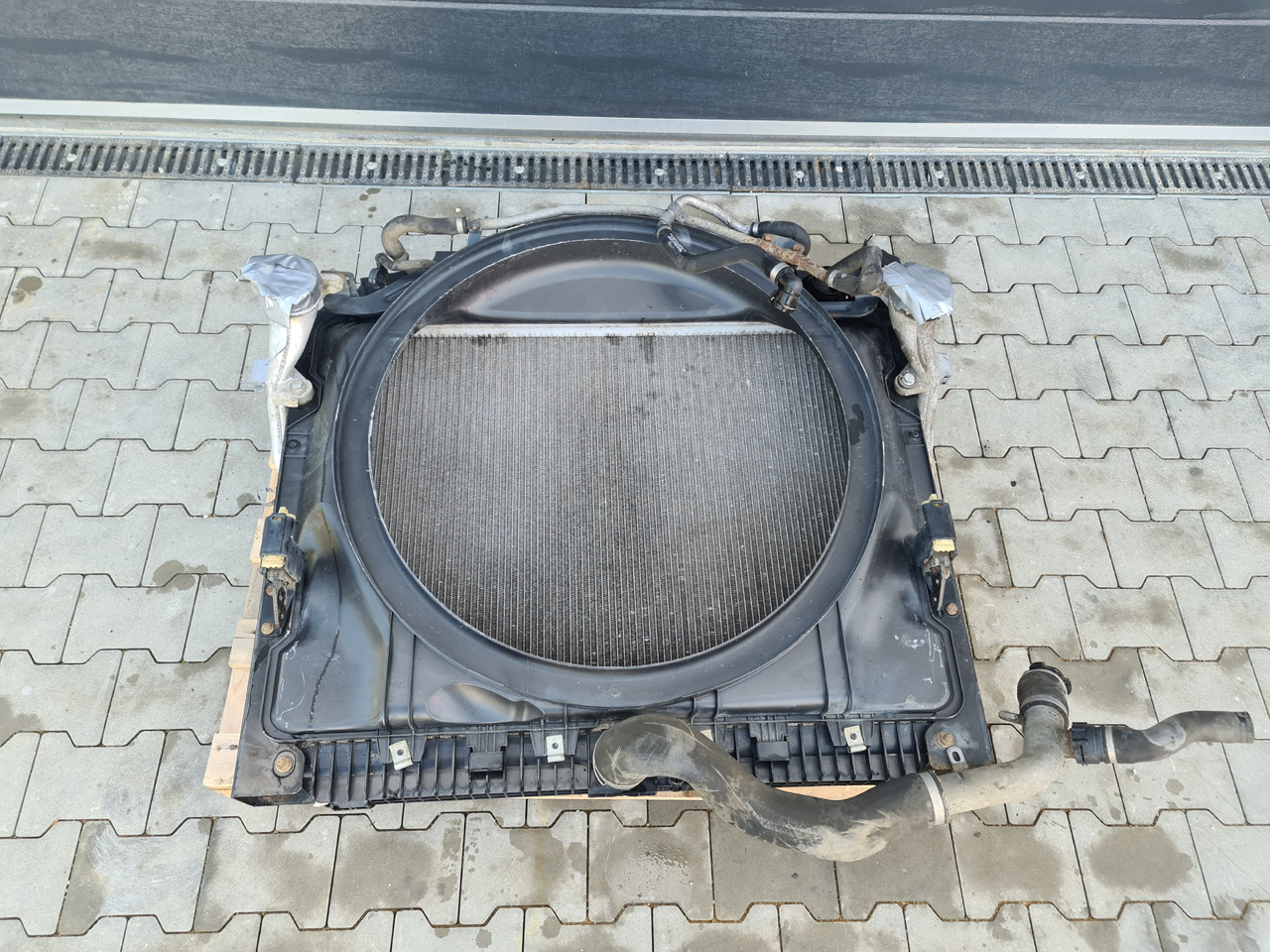 MERCEDES ATEGO ANTOS / EURO 6 / COOLER SET / INTERCOOLER / WATER COOLER / WORLDWIDE DELIVERY - Chladič: obrázek 1 MERCEDES ATEGO ANTOS / EURO 6 / COOLER SET / INTERCOOLER / WATER COOLER / WORLDWIDE DELIVERY - Chladič: obrázek 1