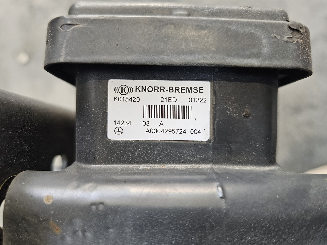 MERCEDES-BENZ ACTROS MP4 / FRONT EBS VALVE / K015420 / A0004295724 - Brzdový ventil: obrázek 2 MERCEDES-BENZ ACTROS MP4 / FRONT EBS VALVE / K015420 / A0004295724 - Brzdový ventil: obrázek 2