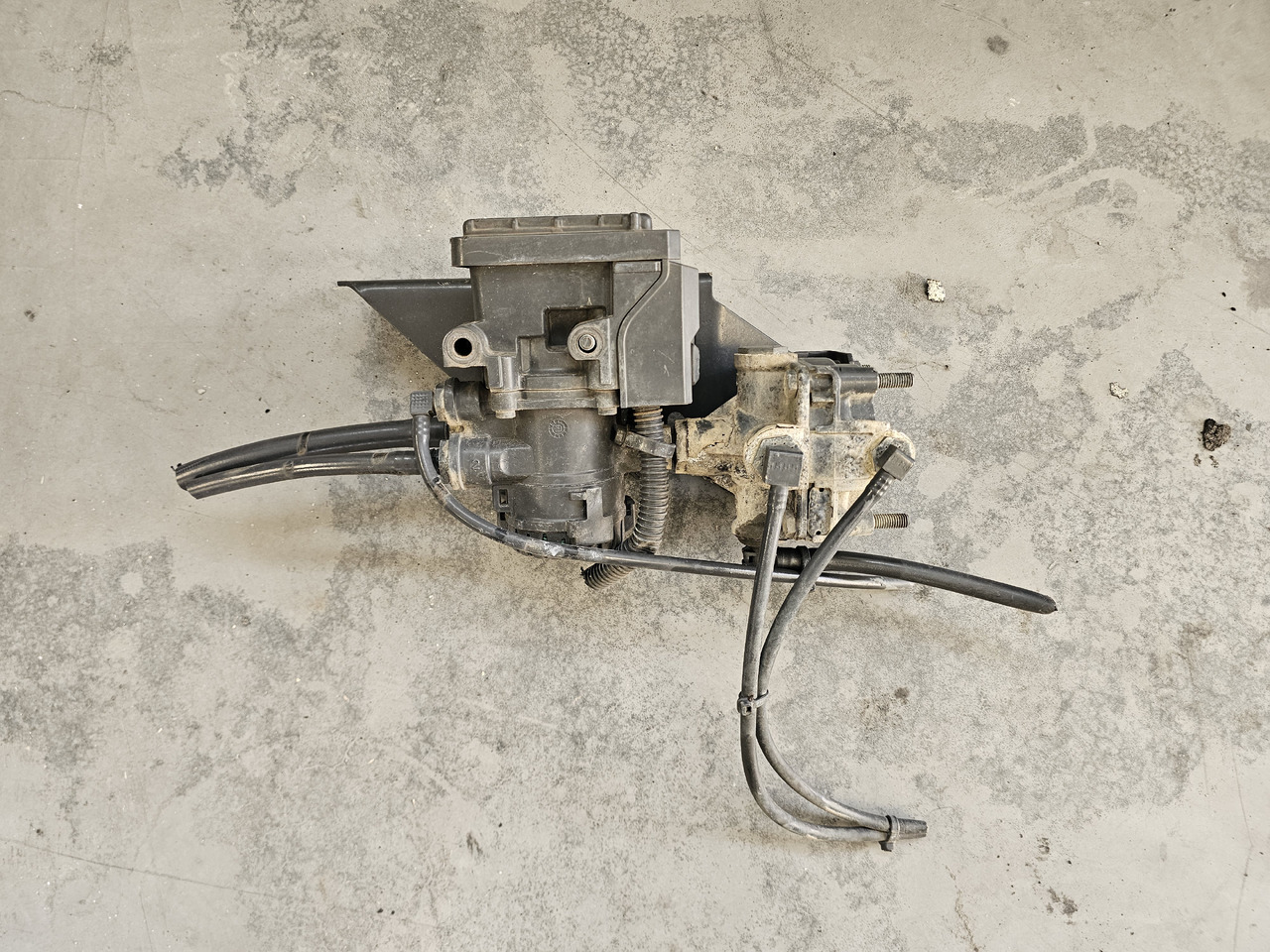 MERCEDES-BENZ ACTROS MP4 / FRONT EBS VALVE / K015420 / A0004295724 - Brzdový ventil: obrázek 1 MERCEDES-BENZ ACTROS MP4 / FRONT EBS VALVE / K015420 / A0004295724 - Brzdový ventil: obrázek 1