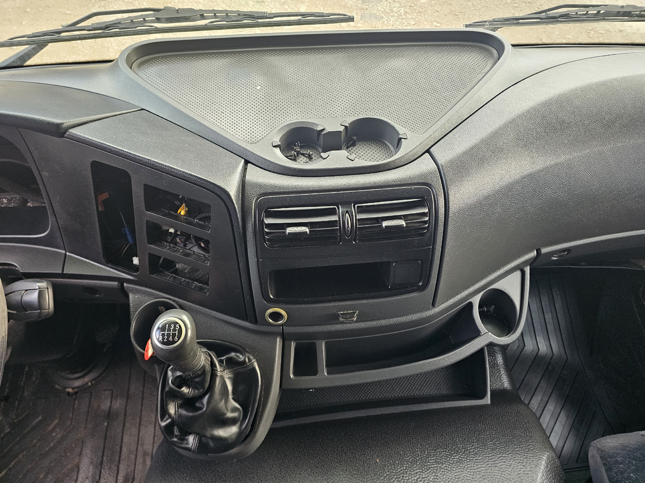 MERCEDES-BENZ ATEGO MP4 EURO 6 / DASHBOARD - RHD to LHD SWITCH SET - Palubní deska: obrázek 4 MERCEDES-BENZ ATEGO MP4 EURO 6 / DASHBOARD - RHD to LHD SWITCH SET - Palubní deska: obrázek 4