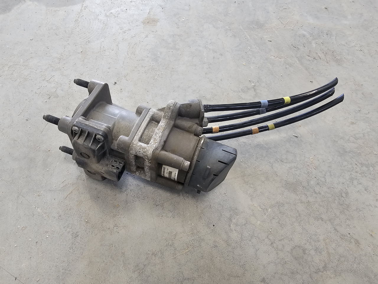 RENAULT MAGNUM PREMIUM DXI / BRAKE VALVE / K040158 21390589 - Brzdový ventil: obrázek 3 RENAULT MAGNUM PREMIUM DXI / BRAKE VALVE / K040158 21390589 - Brzdový ventil: obrázek 3