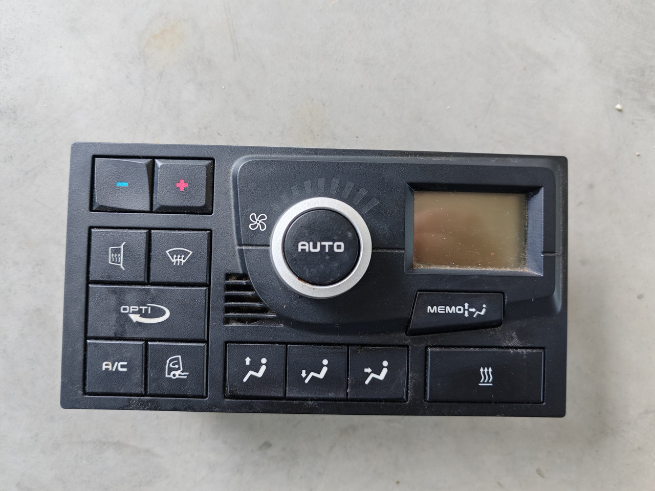 RENAULT RANGE T / AC CONTROL PANEL / 22247443 - Díl klimatizace: obrázek 1 RENAULT RANGE T / AC CONTROL PANEL / 22247443 - Díl klimatizace: obrázek 1