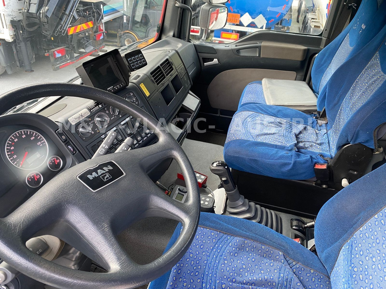 MAN 33.440 6x6 KRAN PM27 und Frontseilwinde 60lm - Nákladní automobil valníkový/ Plošinový, Auto s hydraulickou rukou: obrázek 3 MAN 33.440 6x6 KRAN PM27 und Frontseilwinde 60lm - Nákladní automobil valníkový/ Plošinový, Auto s hydraulickou rukou: obrázek 3