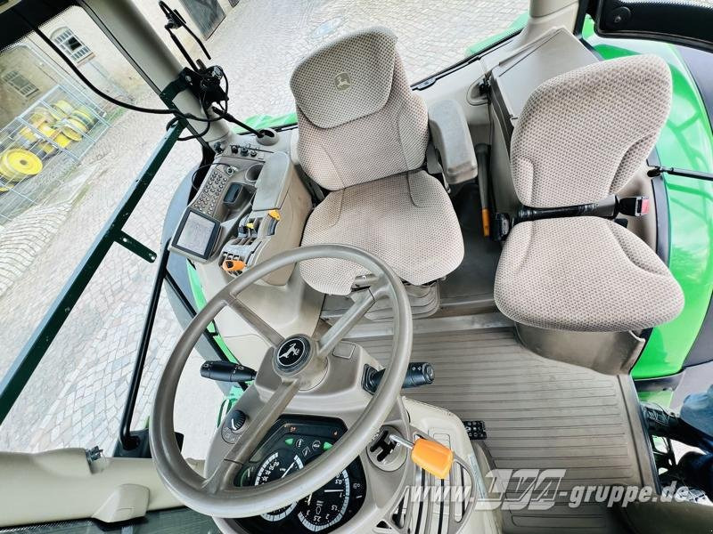 Traktor John Deere 6210R: obrázek 10 Traktor John Deere 6210R: obrázek 10