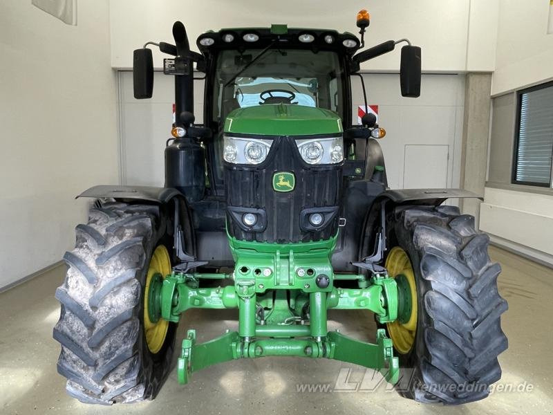 John Deere 6215R - Traktor: obrázek 4 John Deere 6215R - Traktor: obrázek 4
