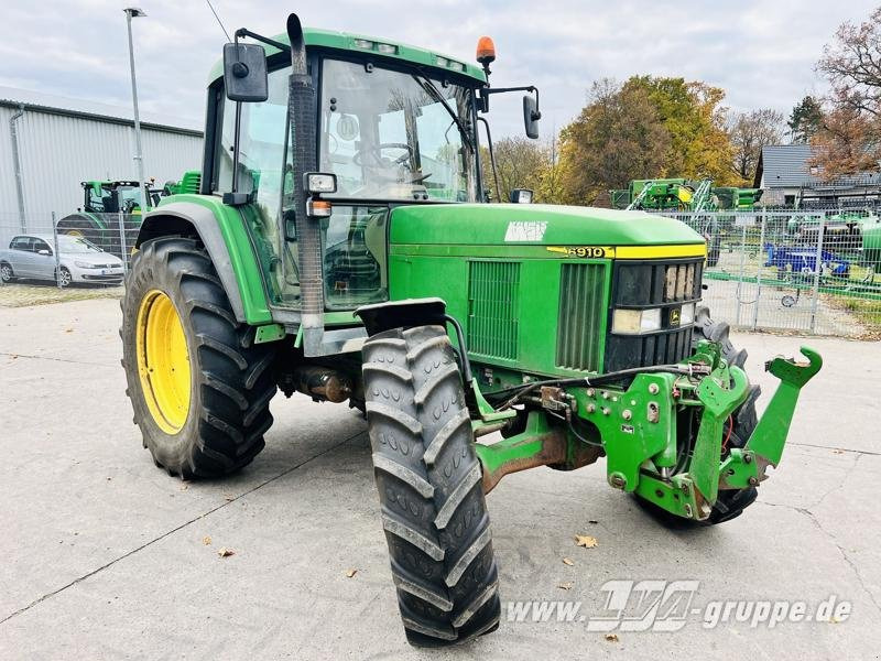John Deere 6910 - Traktor: obrázek 2 John Deere 6910 - Traktor: obrázek 2