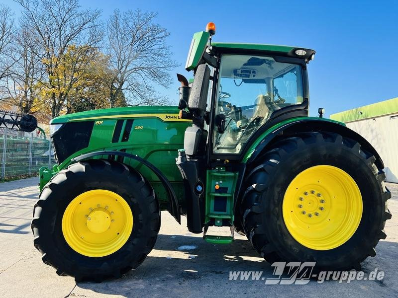 John Deere 6R 250 - Traktor: obrázek 4 John Deere 6R 250 - Traktor: obrázek 4
